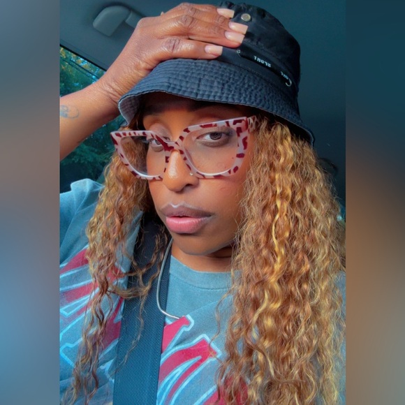 Meet your Posher, Varshay - Picture 1 of 1